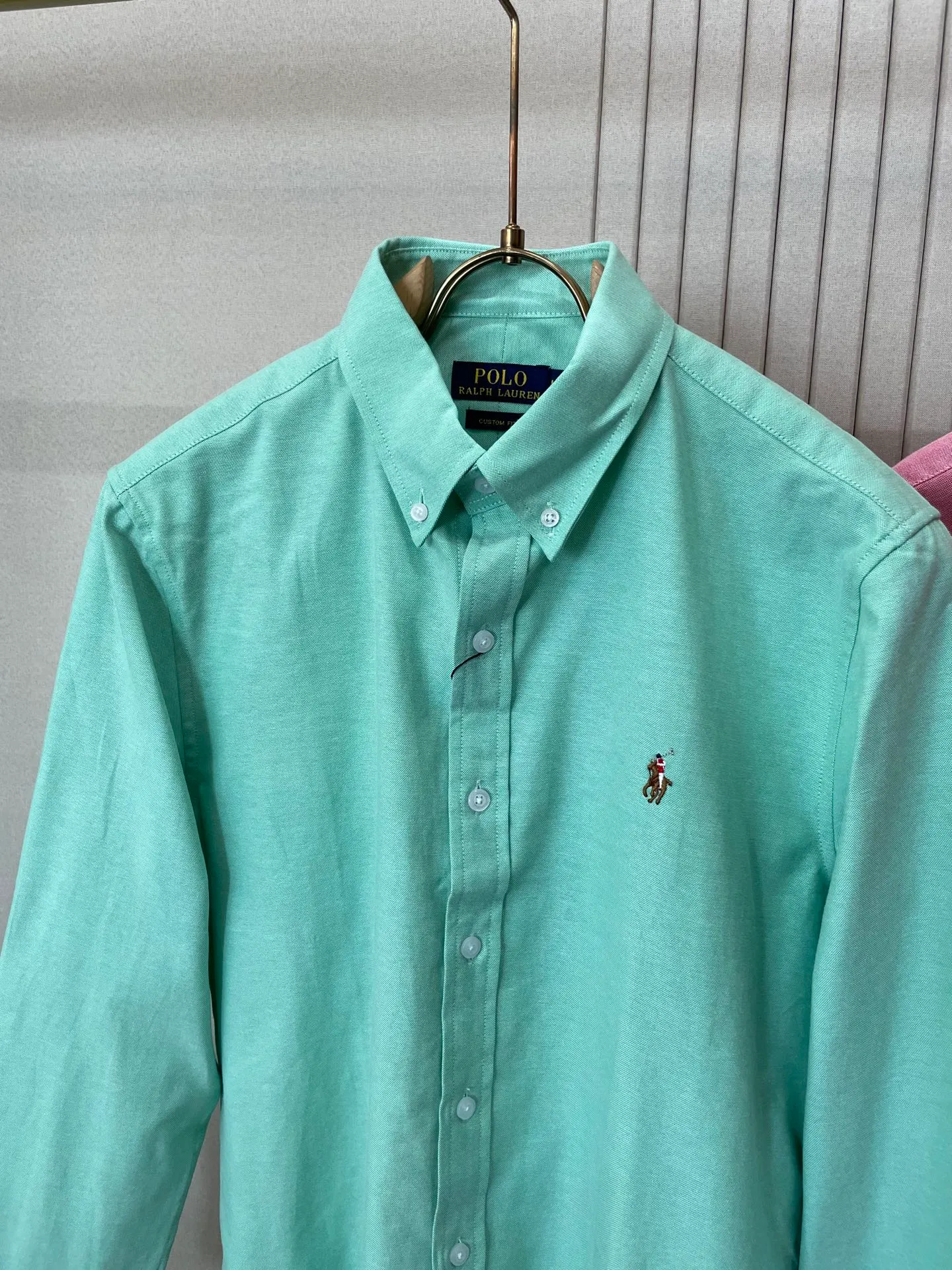 P220 🌸🌸🌸 POLO Ralph Lauren [High Quality] Classic shirt! Classic casual shirt made of pure cotton fabric with unique design, simple, clean and classic version design. It is a versatile style that can be switched at will. The fabric feels soft and delicate, highly breathable, close to the skin and comfortable to wear. It can be worn alone as an inner layer. Its versatile performance is beyond your imagination! The upper body of the ready-to-wear is simple and classic yet elegant! Size:M-XXL